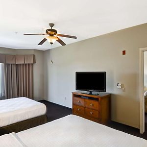 One-Bedroom Queen Suite